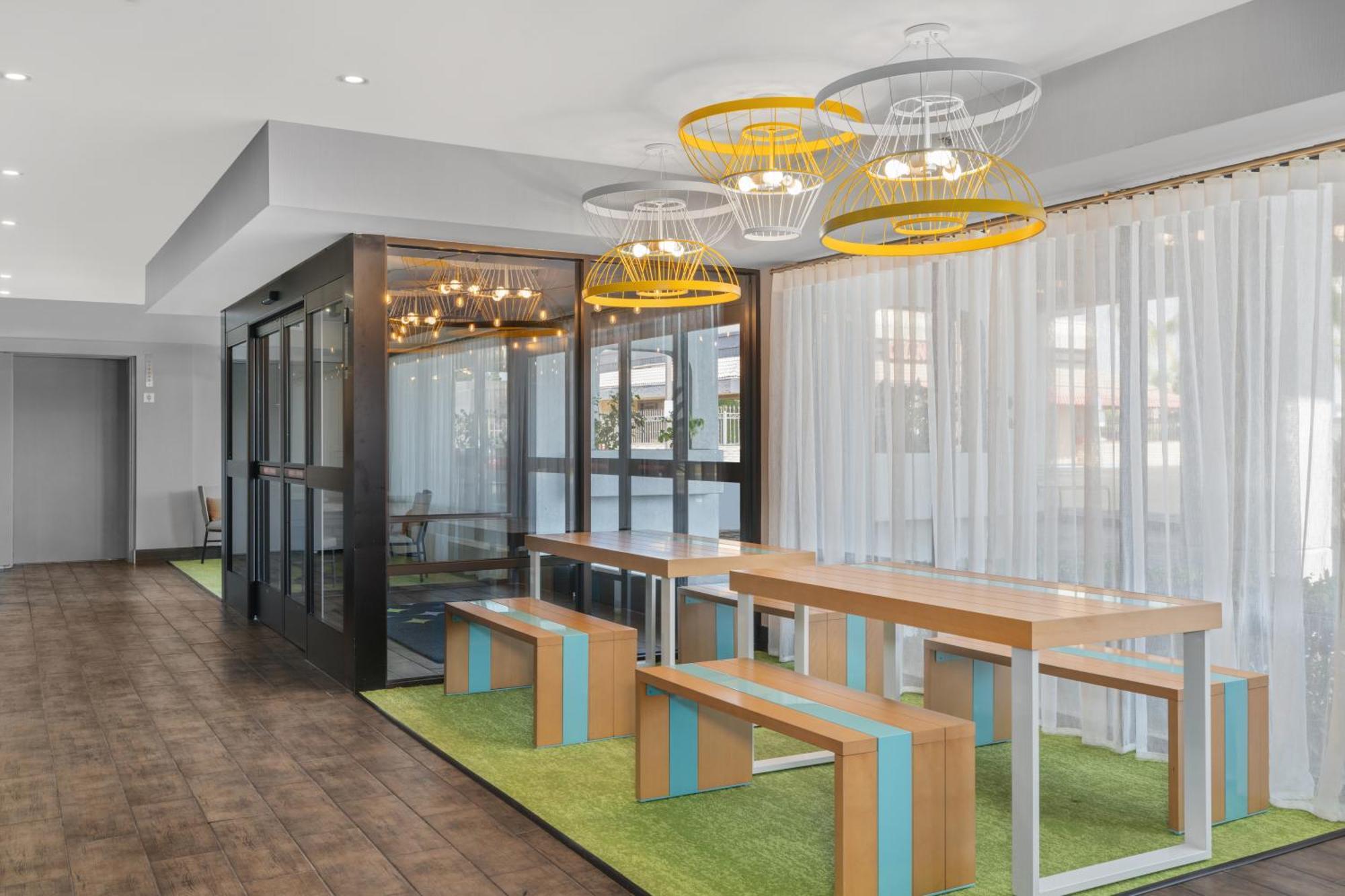 Spark By Hilton Bakersfield Central Екстер'єр фото