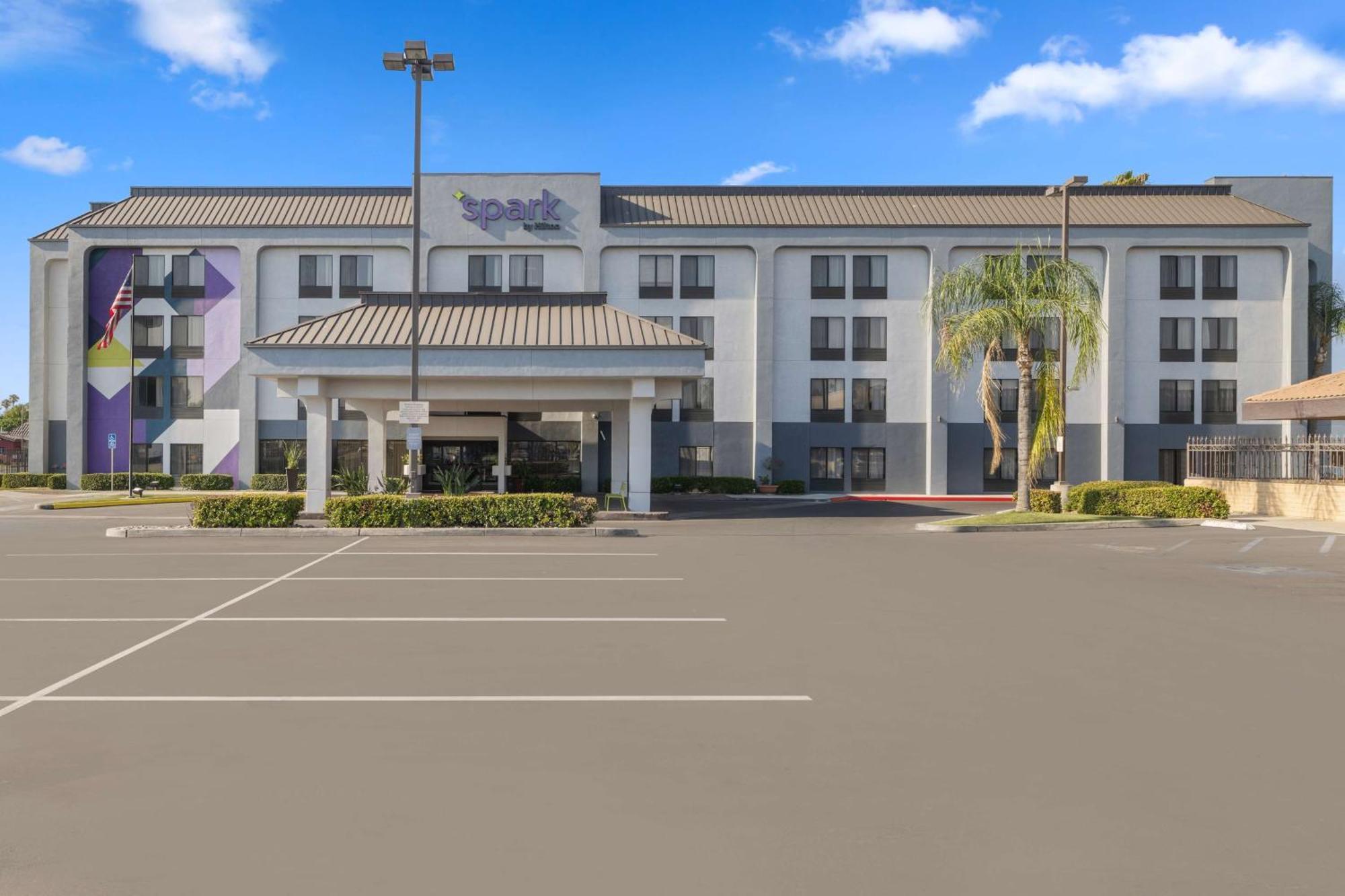 Spark By Hilton Bakersfield Central Екстер'єр фото